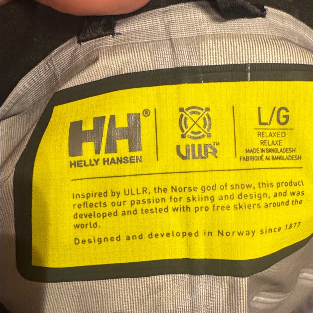 NWOT men’s Helly Hansen ski shell in size men’s large. Amazing resort jacket. - Picture 6 of 6